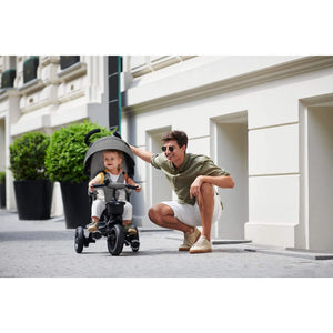 Kinderkraft Trike Spinstep real life photo father and child on the pavement using the Spinstep 